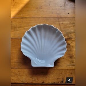 DANSK, VINTAGE, WHITE CERAMIC CLAM SHELL DISH A